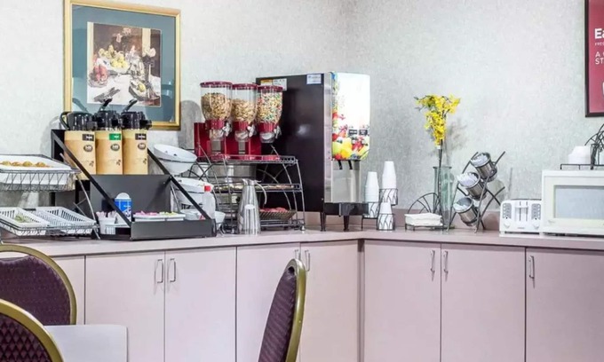 Marietta Hotel | Econo Lodge Inn & Suites Marietta near Dobbins ARB