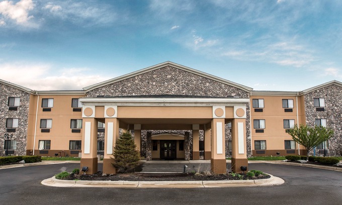 Monroe Hotel | Econo Lodge Inn & Suites Monroe