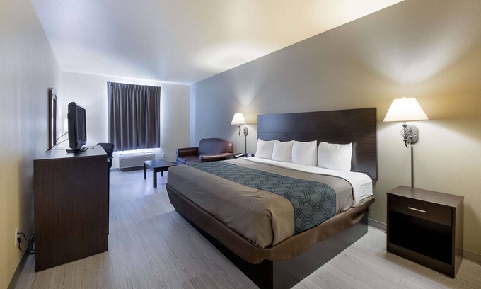 Bridgeport Hotel | Econo Lodge Inn & Suites Bridgeport