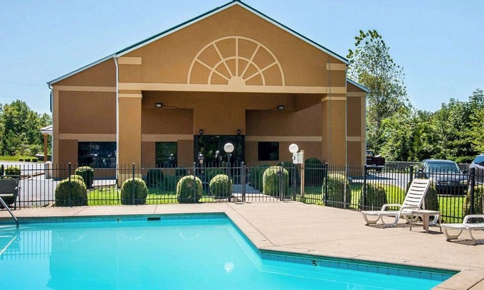 Hickman Hotel | Econo Lodge Inn & Suites