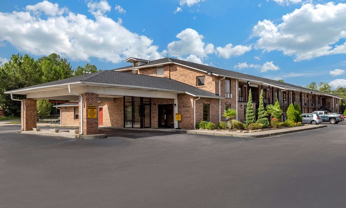 Lugoff Hotel | Econo Lodge Inn & Suites