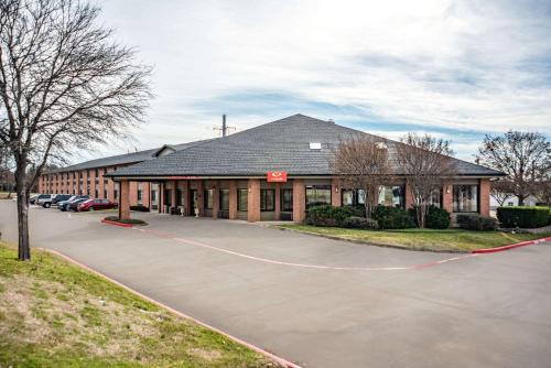 McKinney Hotel | Econo Lodge Inn & Suites
