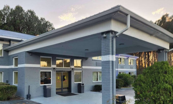 Warsaw Hotel | Econo Lodge Inn & Suites