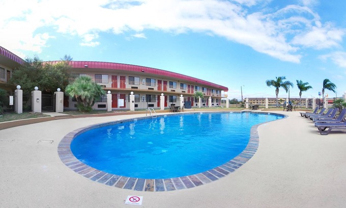 Kingsville Hotel | Econo Lodge Kingsville