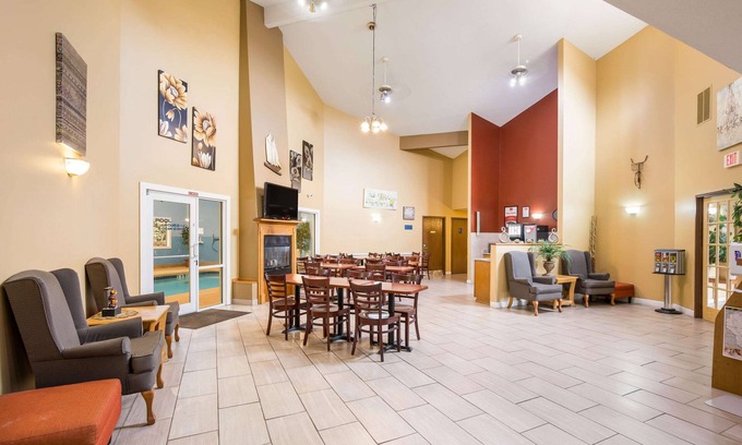 Lake Mills Hotel | Econo Lodge Lake Mills