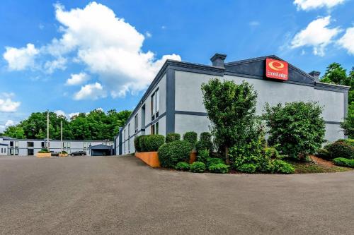 Bradley Cabin | Econo Lodge Mt Hope - Beckley