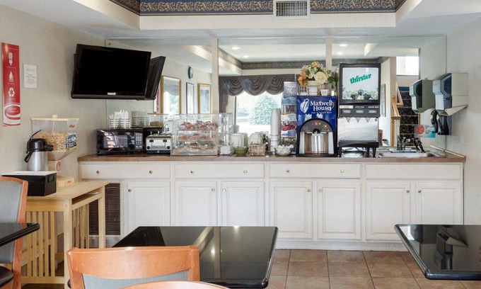 Hopewell Hotel | Econo Lodge Near Fort Gregg-Adams I-295