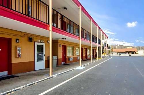 Bristol Hotel | Econo Lodge Near Motor Speedway