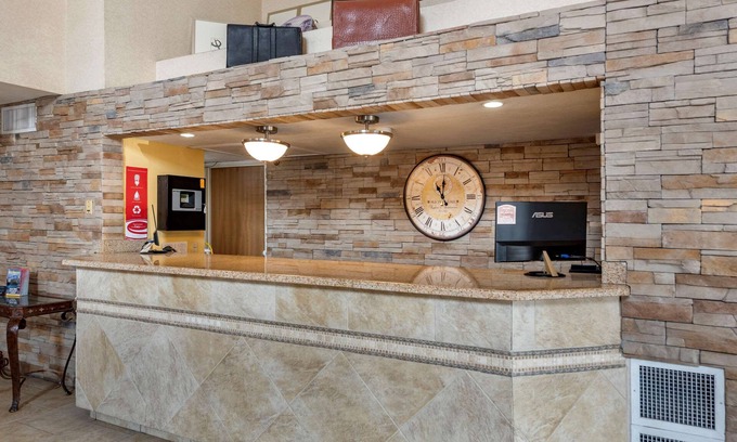 Briargate Hotel | Econo Lodge North Academy