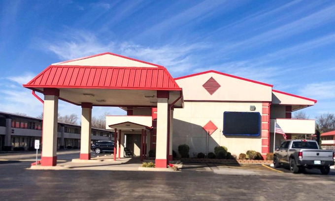 Oklahoma City Cabin | Econo Lodge Oklahoma City Northeast