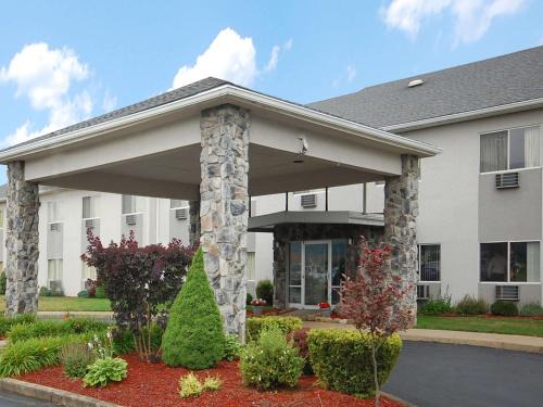 Painted Post Cabin | Econo Lodge Painted Post - Corning