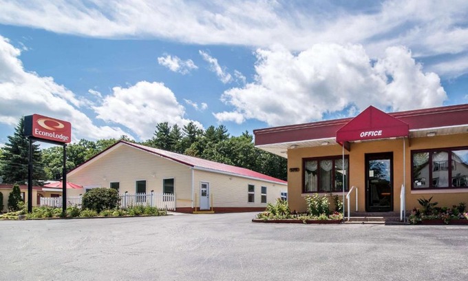 Brattleboro Cabin | Econo Lodge