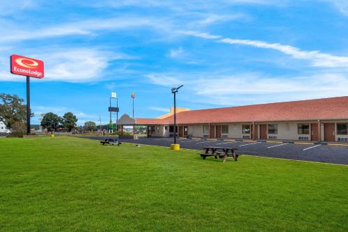 Cornersville Cabin | Econo Lodge