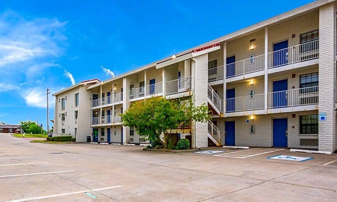 Del City Hotel | Econo Lodge