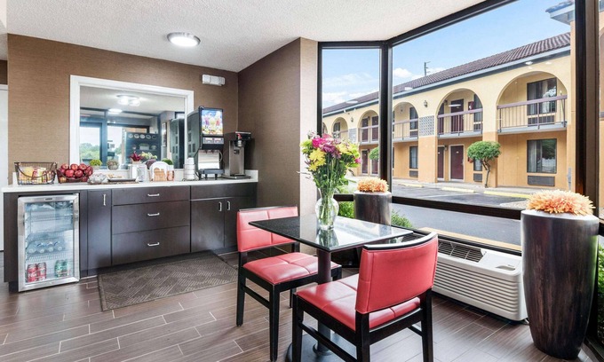 Gainesville Hotel | Econo Lodge