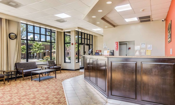 Garden City Hotel | Econo Lodge