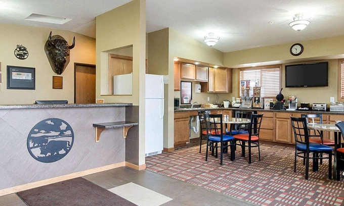 Jamestown Hotel | Econo Lodge