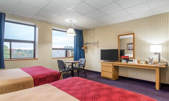 Manchester Hotel | Econo Lodge
