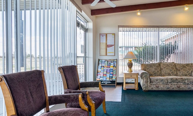 Wa Keeney Hotel | Econo Lodge