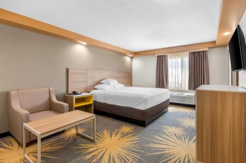 Iselin Cabin | Econo Lodge Woodbridge