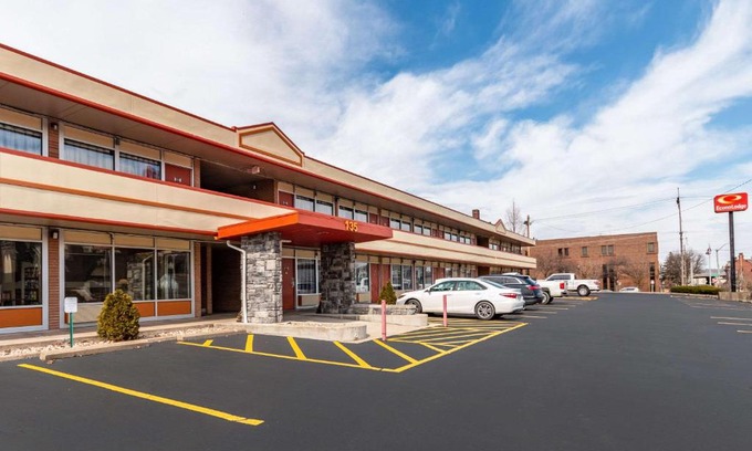 Zanesville Cabin | Econo Lodge Zanesville Downtown