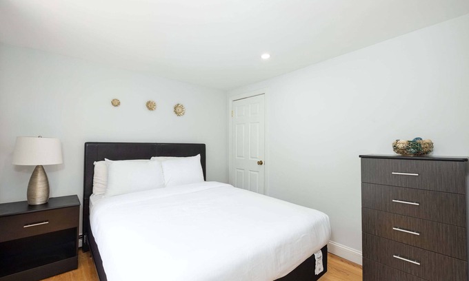 Arefth Apartment | Economy 2 Bed w/Free Parking