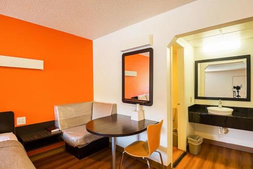 Blue Springs Hotel | Economy Hotel Kansas City