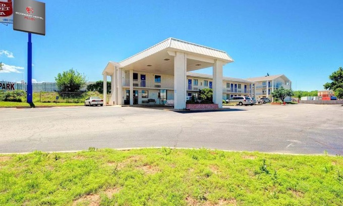 Oklahoma City Hotel | Economy Hotel Plus