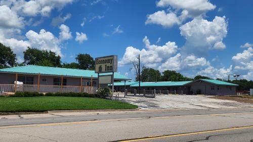 Bonham Hotel | Economy Inn