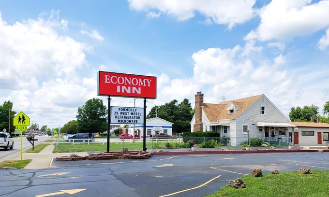 Taylorville Hotel | Economy Inn
