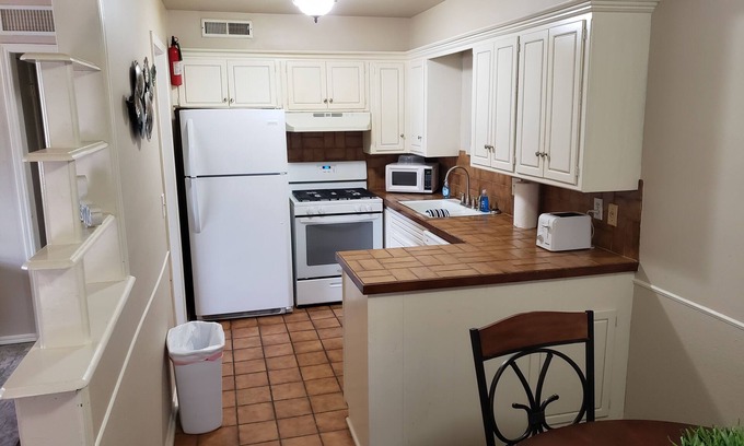 Central Oklahoma City Condo | Economy near Baptist Hospital, 2 Bedroom Condo #202