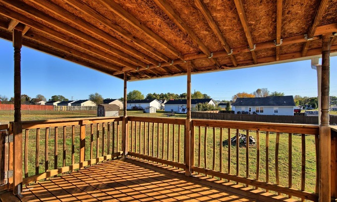 Oak Grove House | Economy Stay near Fort Campbell
