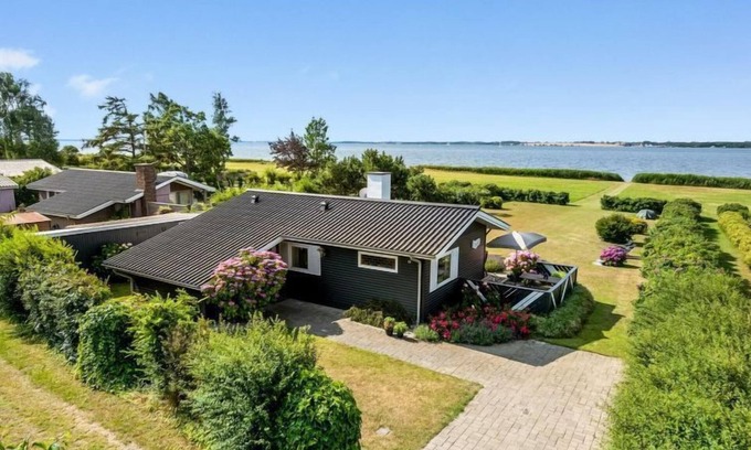 Fej House | "Eddy" - 50m from the sea by Interhome