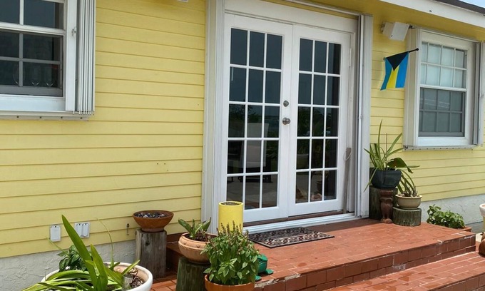 Alice Town House | Eddy's Beach House