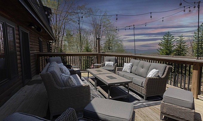 Snowshoe House | Edelweiss Haus: Cozy Renovated Mountain Retreat - Hot Tub & Dual Outdoor Decks