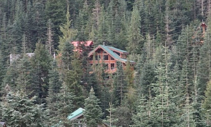 Hemlock Valley Cabin | Edelweiss Local Escape - Sasquatch Mountain Resort