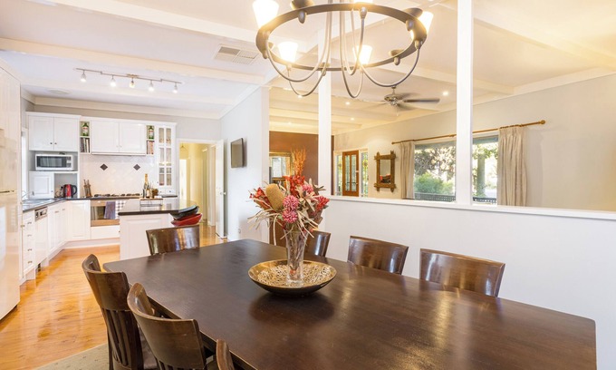 Mildura House | Eden House - beautiful resort style holiday home