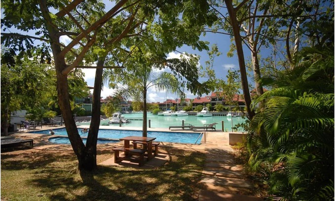 Mahe Island Apartment | EDEN ISLAND APARTMENT, Beach 90 metres away, golf car, kayaks, 1st floor