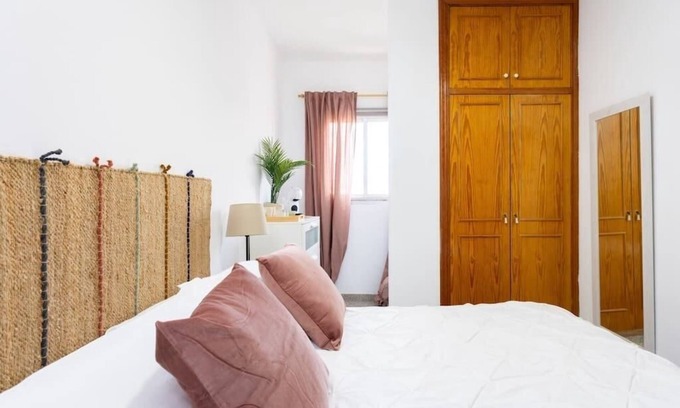 San Isidro Apartment | Eden Rentals 103 Surfy Stylish BedandCoffee Room