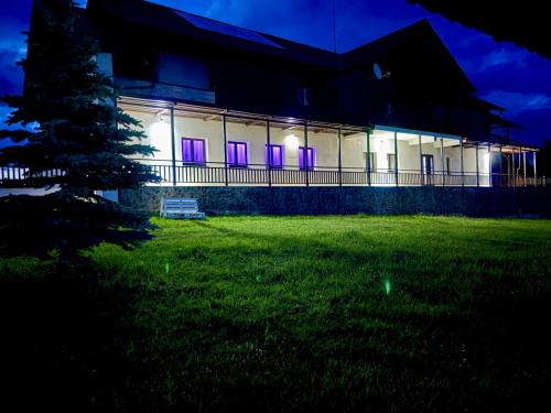 Piatra Fantanele Ski Chalet | Eden