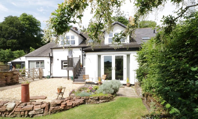 Warwick-on-Eden Cottage | EDENBANK COTTAGE, pet friendly, luxury holiday cottage in Carlisle