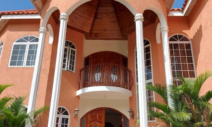 Mammee Bay House | Edes Phoenix Grandeur Getaway