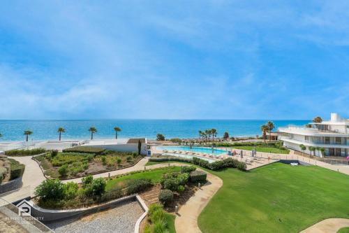 Estepona Apartment | Edge Luxury Beachfront 3BR, 3 pools, spa, gym