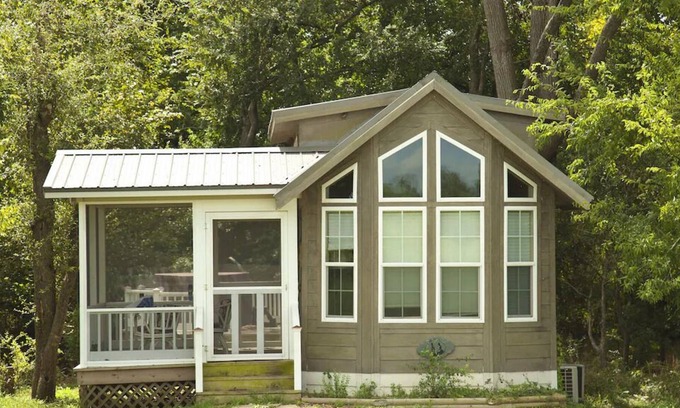 Washington House | Edge of The Woods Cottage with Loft