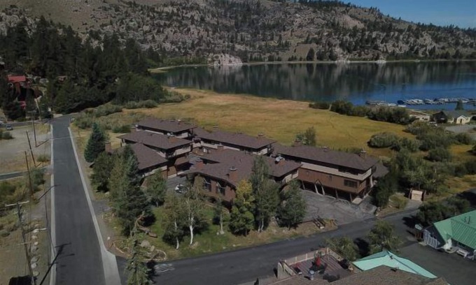June Lake Condo | Edgewater #17 Refurbished unit with Mountain Views!