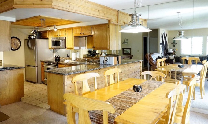June Lake Condo | Edgewater 18- June Lake, Walk to the village!