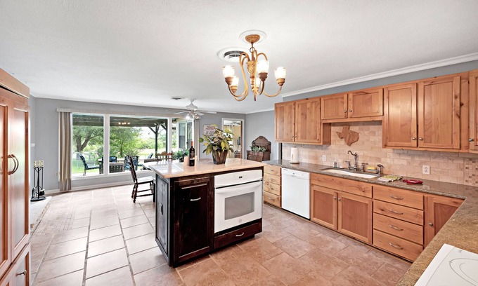 Lake Whitney House | Edgewater Retreat - Lakeview Home By Lake Whitney