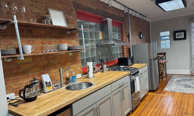 Pueblo Apartment | Edit The Lofts on Colorado, 114A