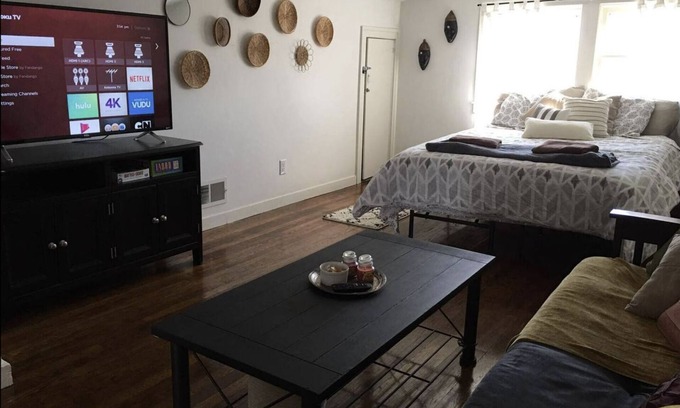 Lexington House | 'Edith' Carriage House Getaway - I-75/Hamburg!
