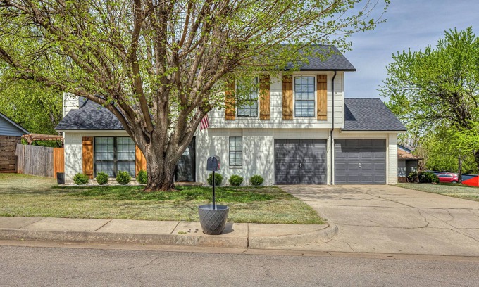 Edmond House | Edmond Bungalow: Cute 2 BR + Bonus Game Room with Futon